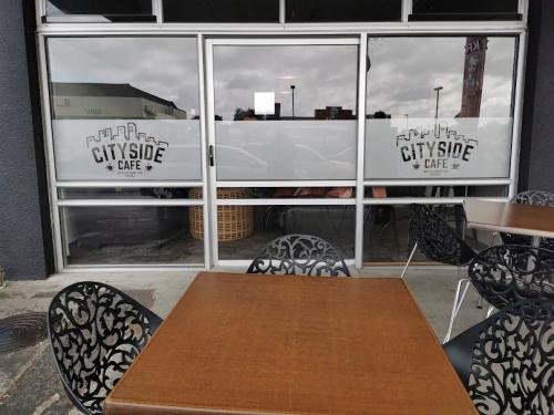 CITYSIDE-CAFE-WINDOW-FROSTING