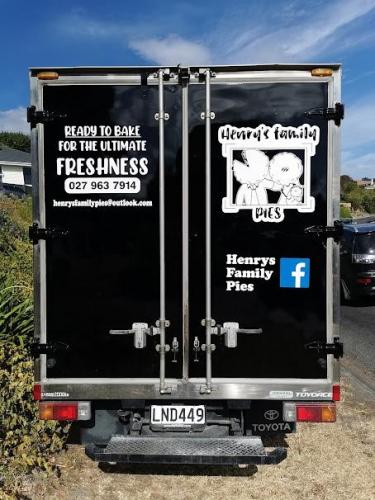 HENRYS-PIES-TRUCK-REAR