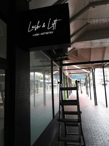 LASH-AND-LIFT-LIGHTBOX