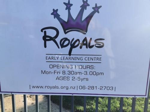 ROYALS-GATE-SIGN